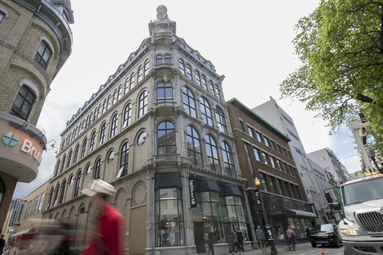 570 Charest Est - Photo 3 of 34