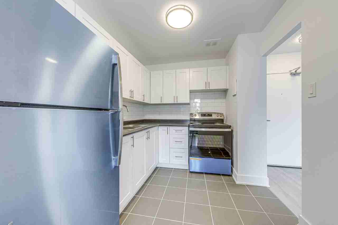 285 North Service Road Apartments - Photo 4 of 20