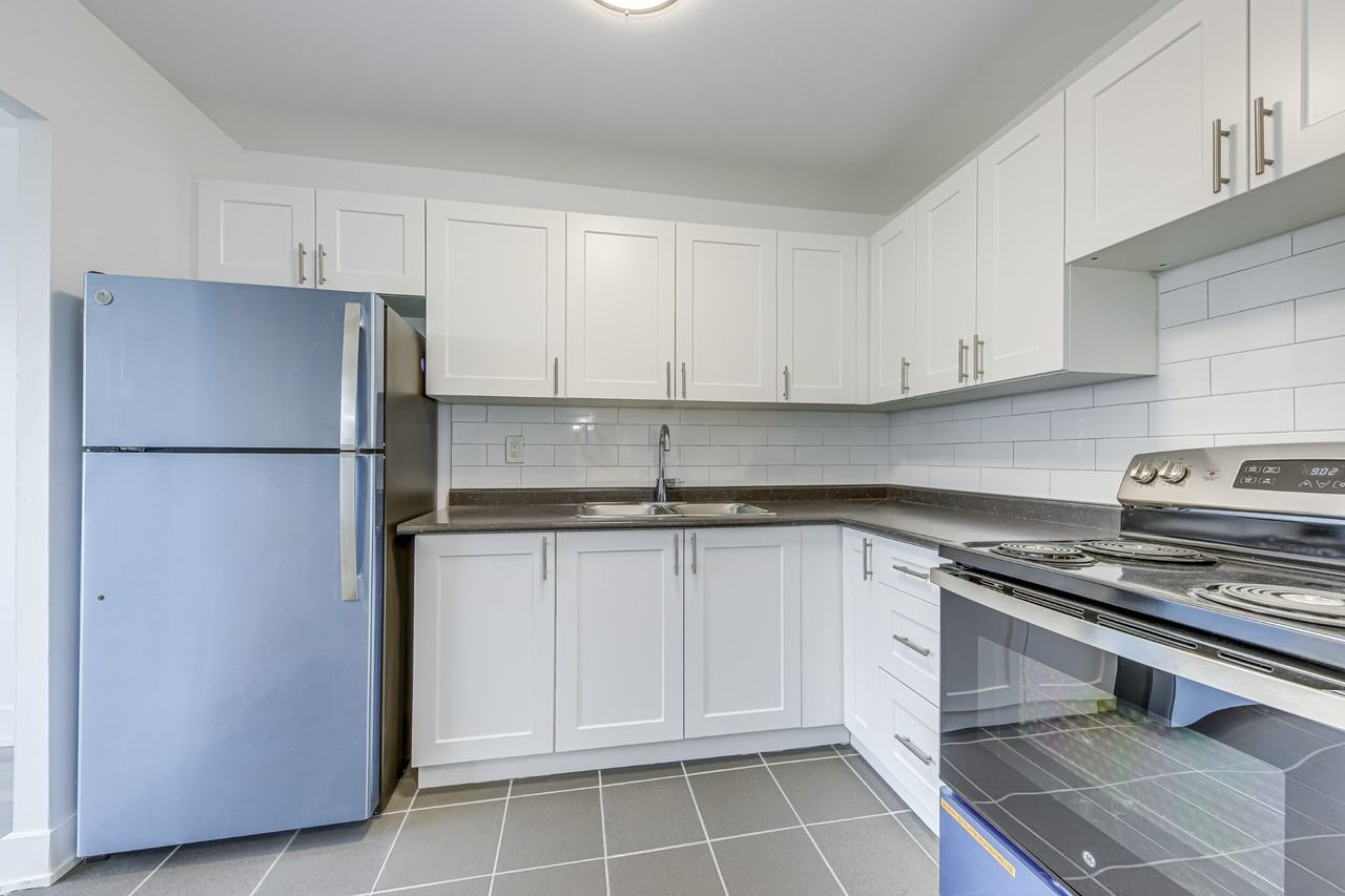 285 North Service Road Apartments - Photo 5 of 20