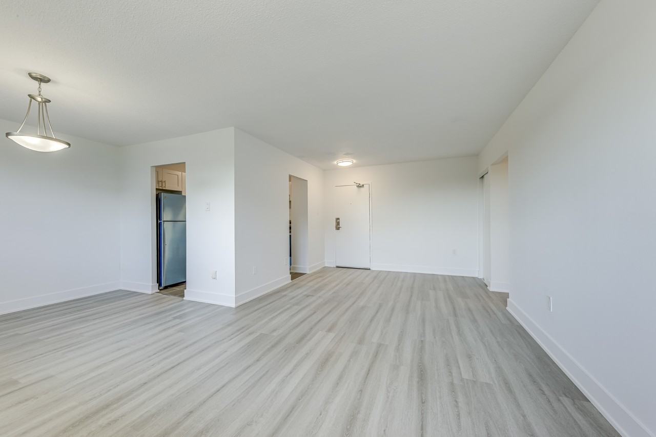 285 North Service Road Apartments - Photo 7 of 20