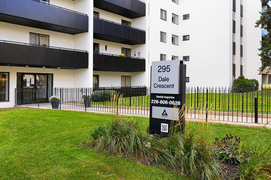 295 Dale Crescent - Photo 7 of 30