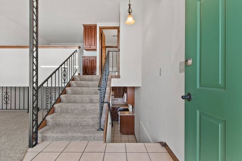 2404 Canter Ln - Photo 6 of 10