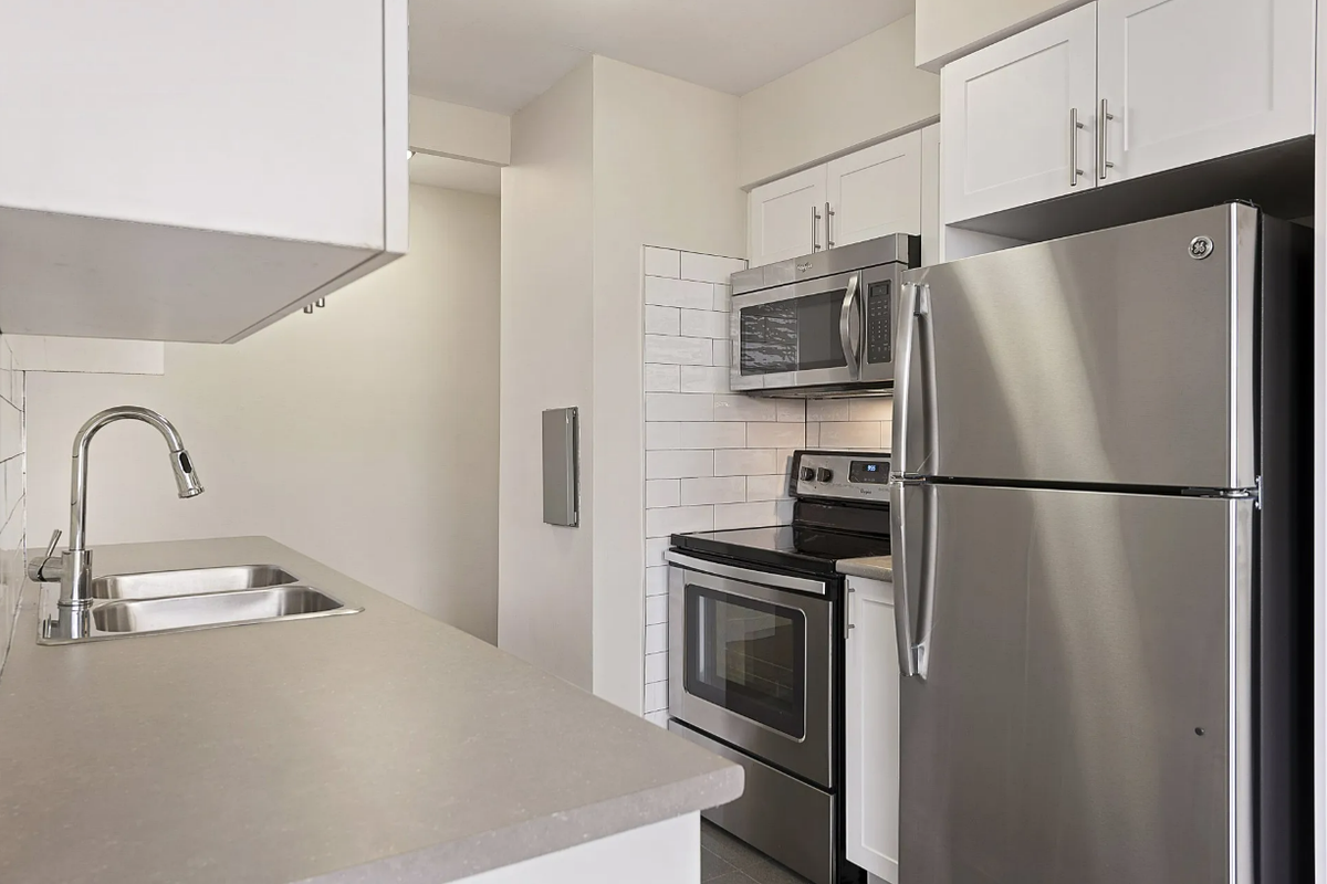 2175 Avenue Road - Photo 5 of 14