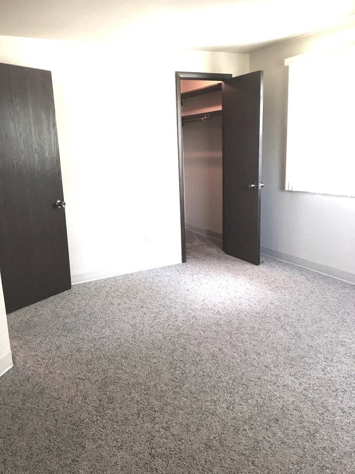 509 Spinnaker Ln - Photo 3 of 11