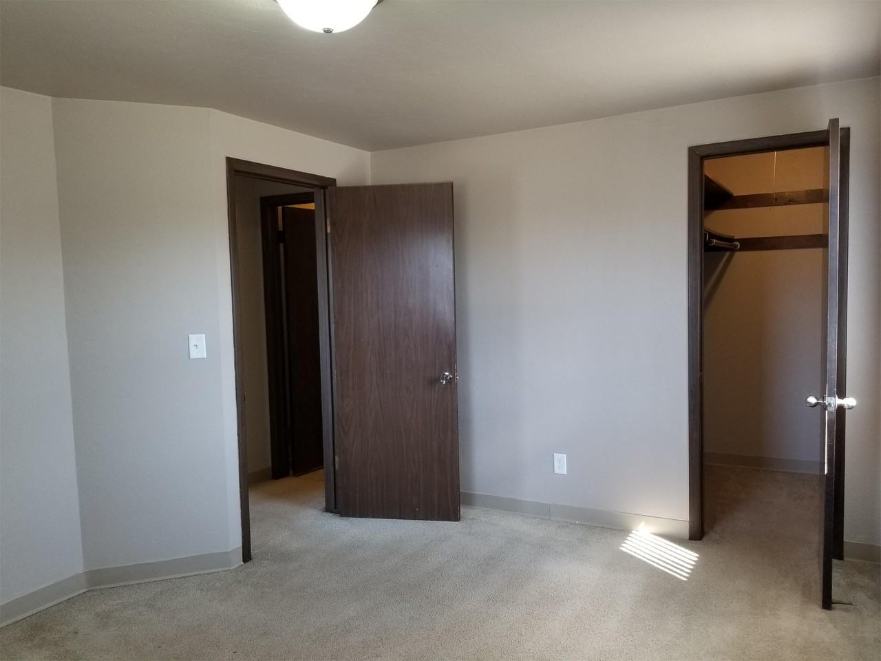 509 Spinnaker Ln - Photo 4 of 11