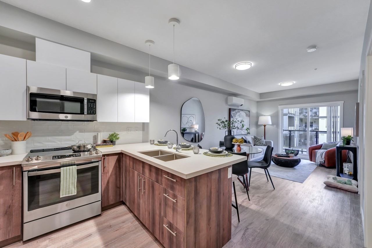 Centennial Court Apartments - Photo 4 of 33