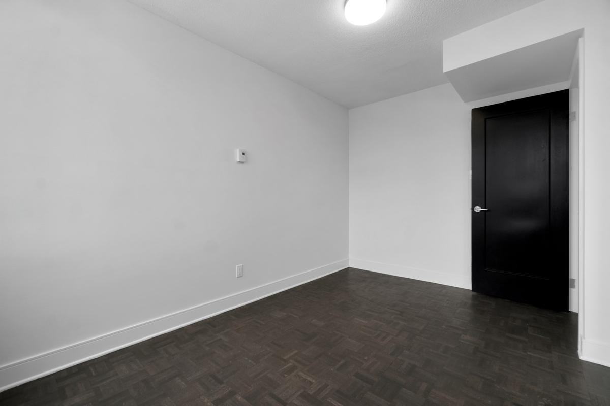1100 Harwood condos - Photo 3 of 20