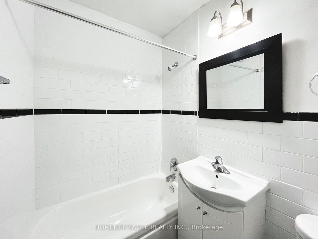2895 Bathurst St, Toronto - Photo 6 of 6
