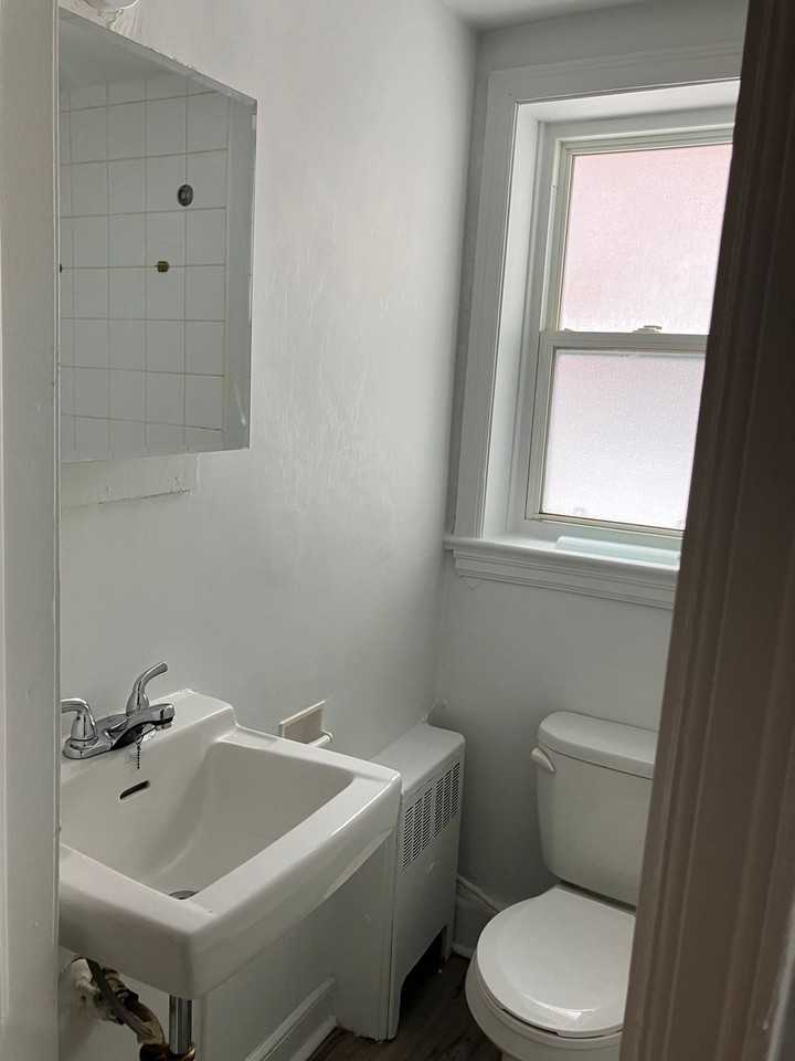 Carling Court - Photo 4 of 8