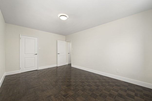 110 Park Road North - Photo 7 of 10