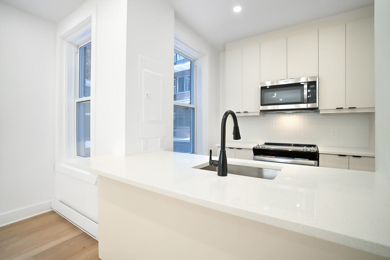 2106-2118 Claremont - Photo 2 of 15