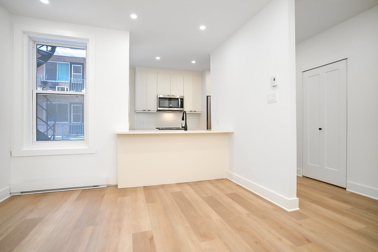 2106-2118 Claremont - Photo 4 of 15