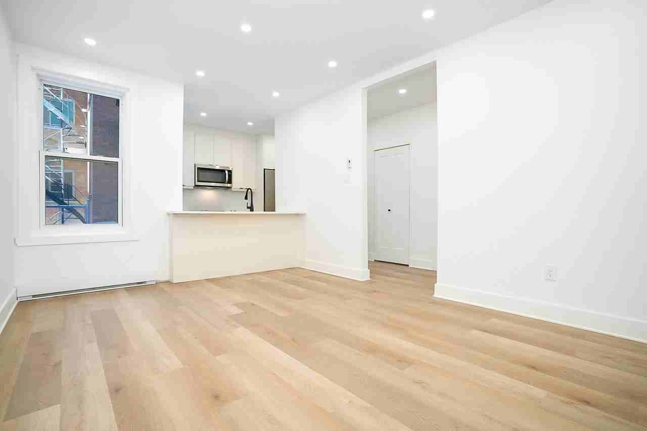 2106-2118 Claremont - Photo 5 of 15