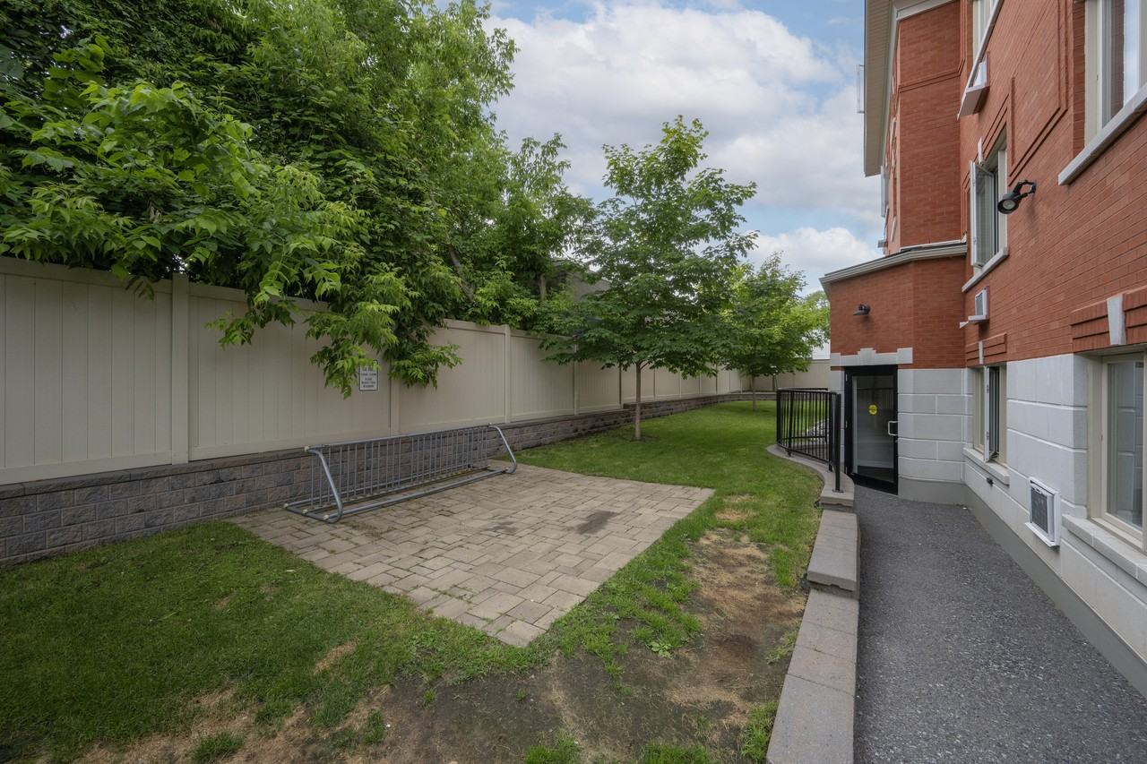 162 Cambridge St North - Photo 6 of 46