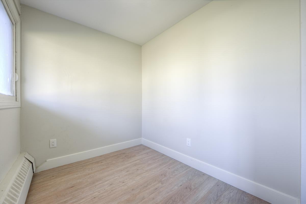 87-99 Silver Springs Boulevard - Photo 5 of 9