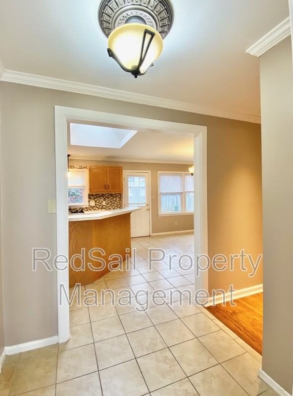 147 Bloxom Dr - Photo 3 of 20