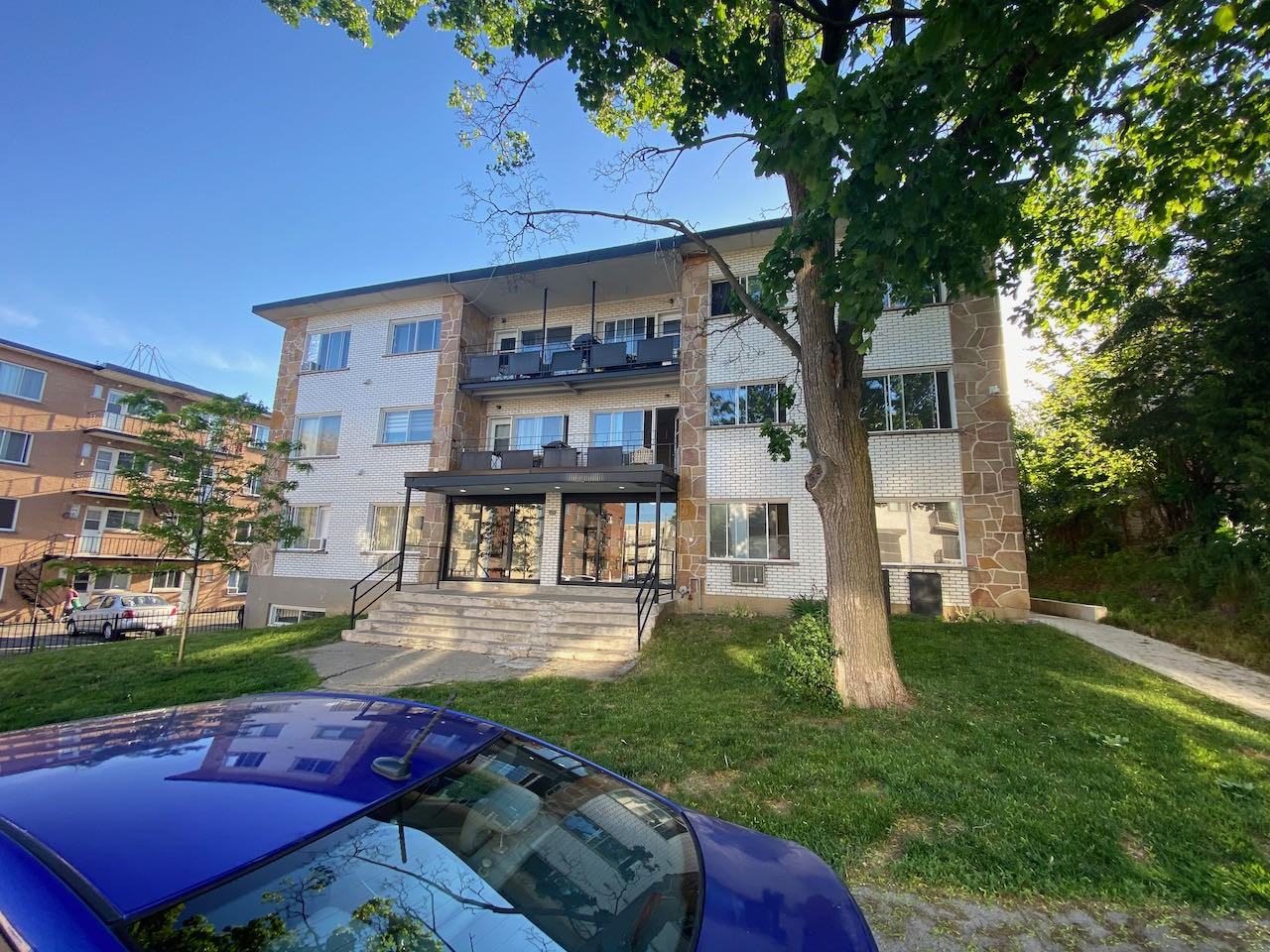 725 30e Ave - Photo 2 of 2