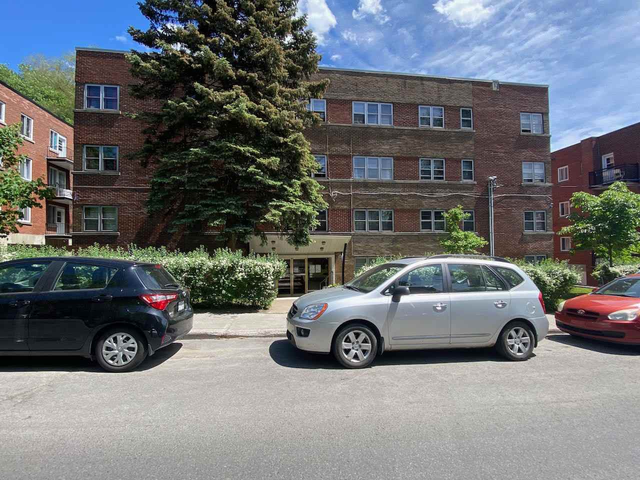 4720 Ave St-Kevin - Photo 2 of 4