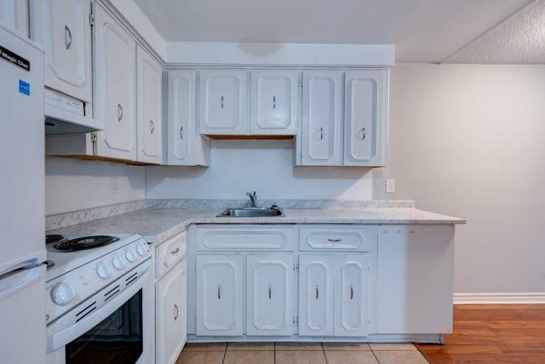 38-40 Lambton Avenue - Photo 2 of 23