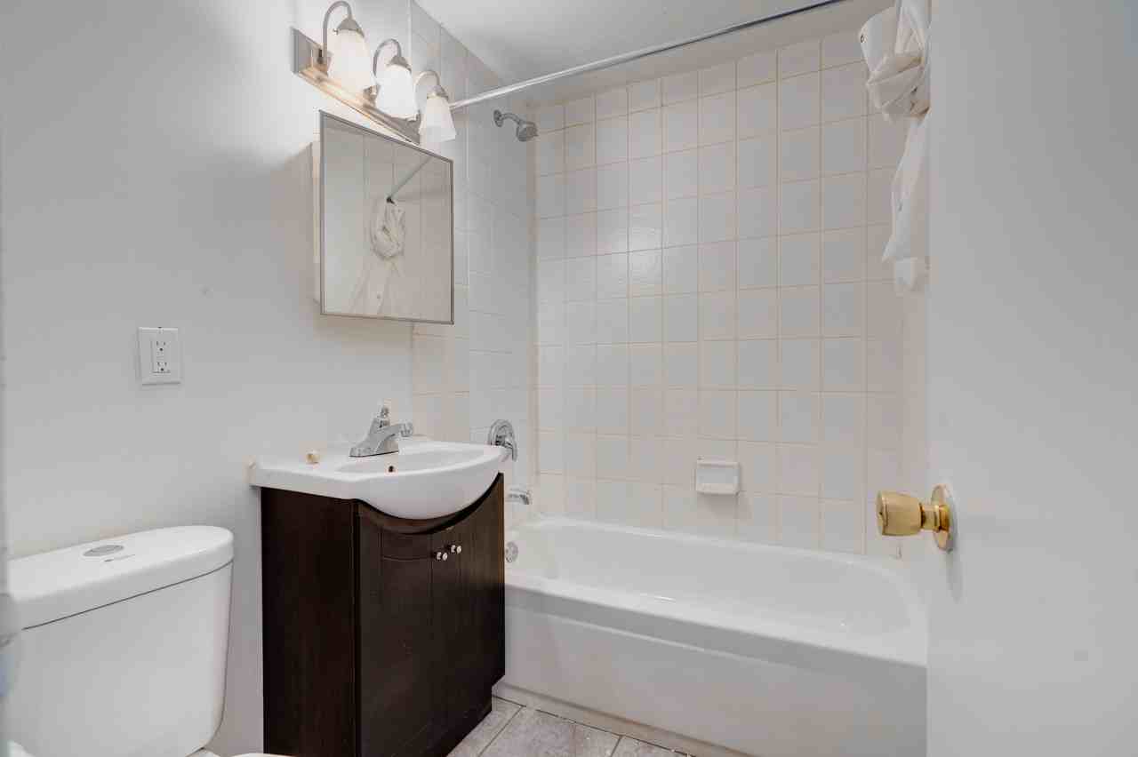 38-40 Lambton Avenue - Photo 7 of 23