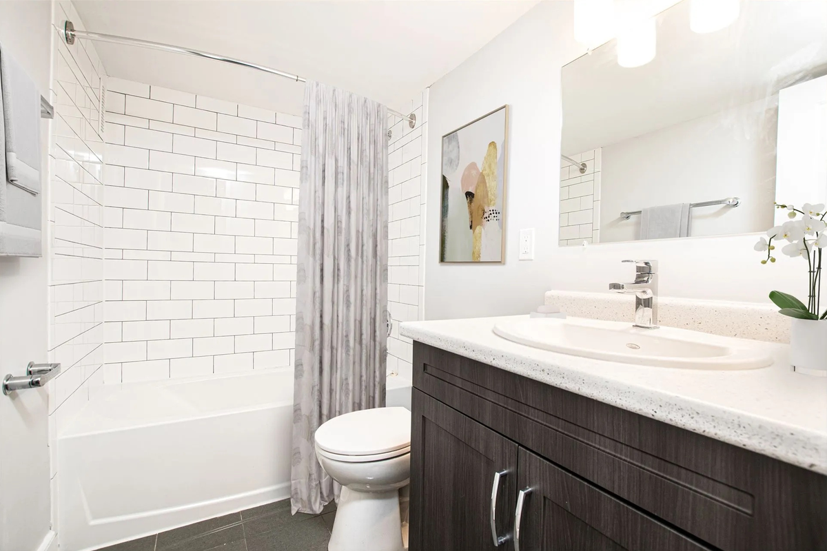 Manchester Court Apartments - Photo 4 of 20