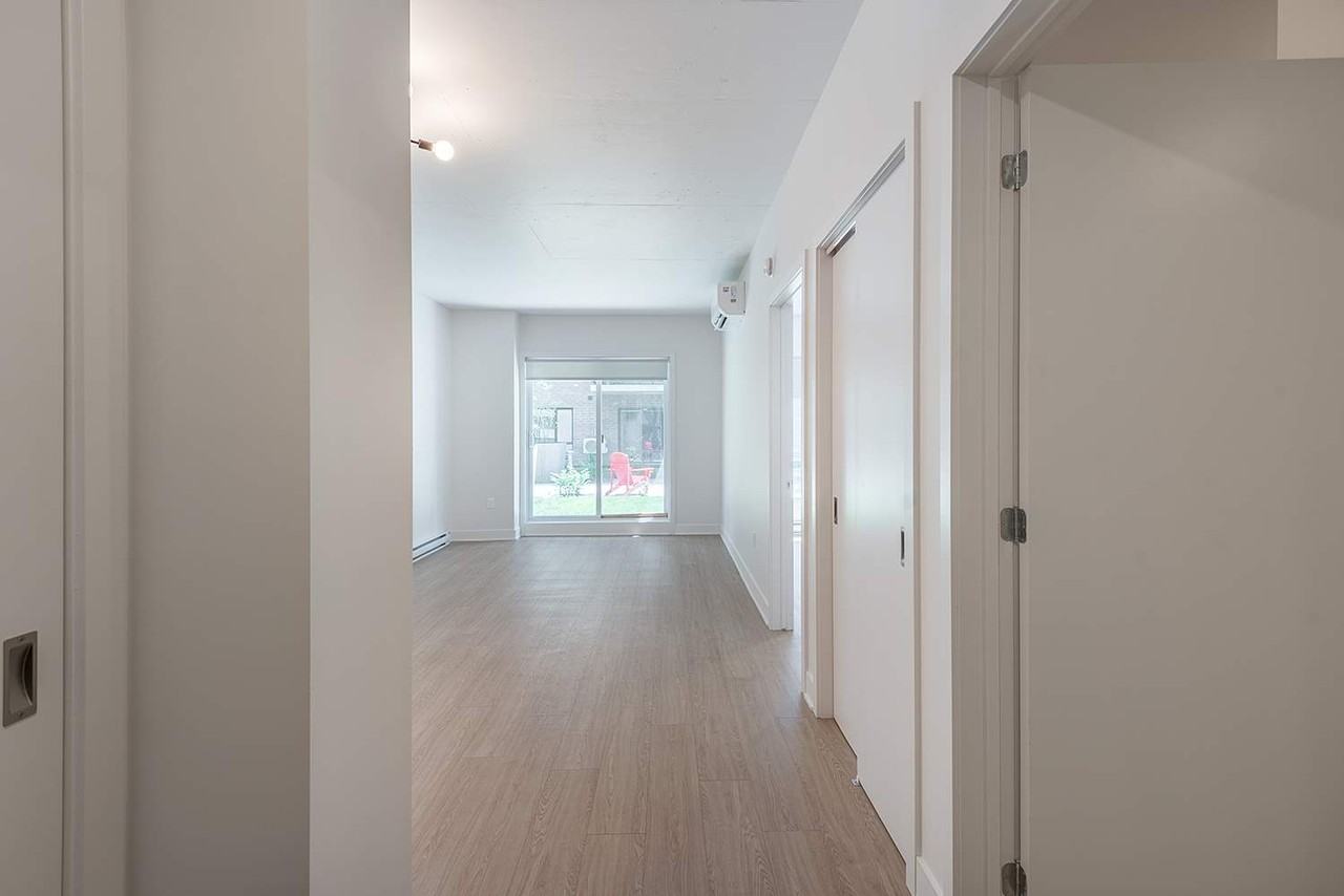 365 Av George-V — photo 2
