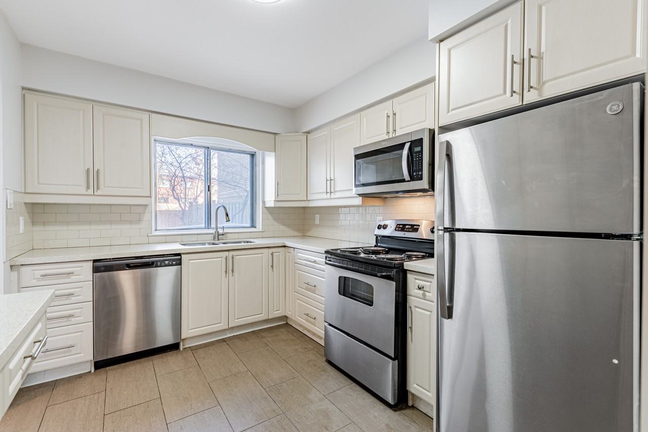 Balliol & Davisville Townhomes - Photo 3 of 26