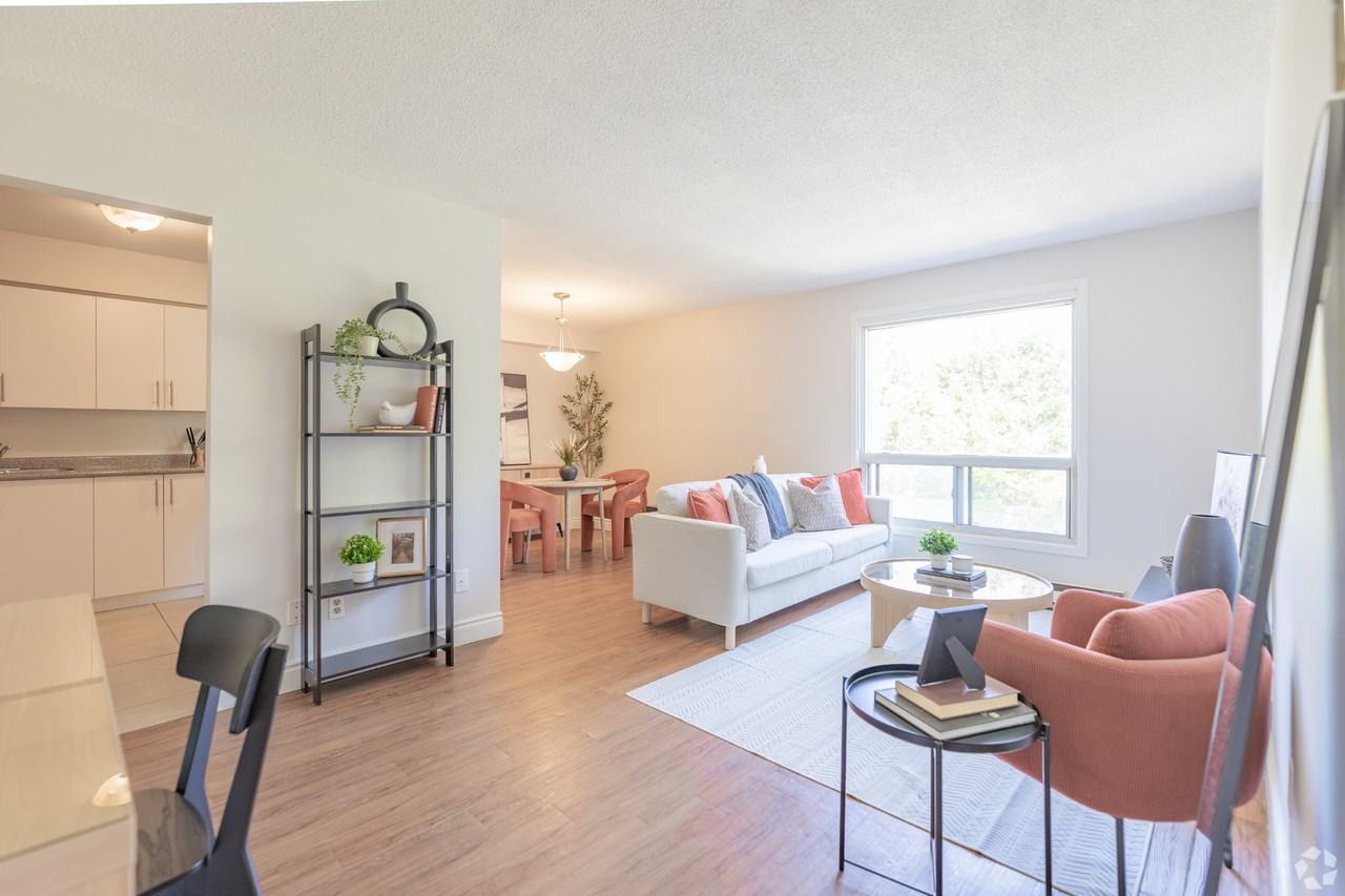 75 and 77 Huron Heights Dr, Newmarket, ON - Photo 4 of 16