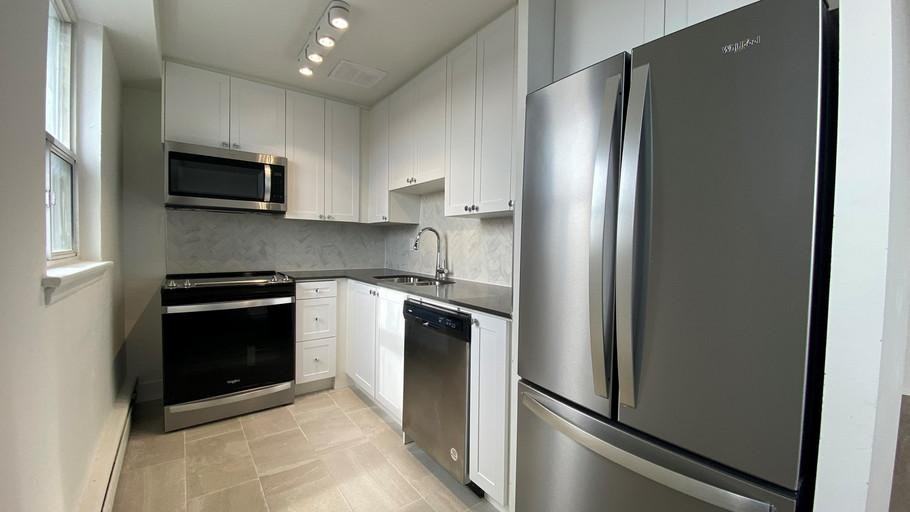 66 Spadina Road - Photo 2 of 27