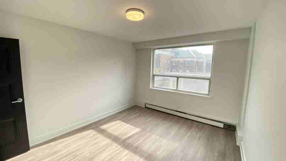 66 Spadina Road - Photo 3 of 27