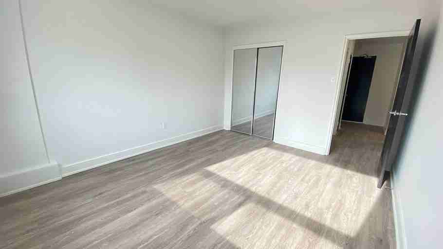 66 Spadina Road - Photo 6 of 27