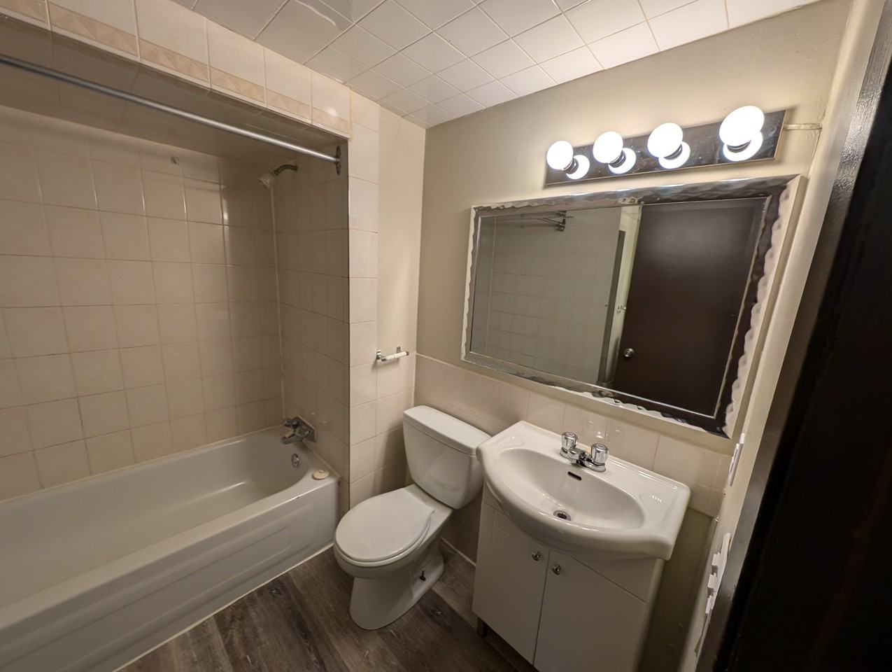 Chateau Gardens - Photo 7 of 22