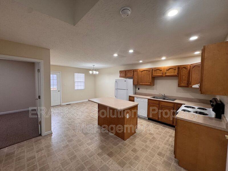 1044 N West St - Photo 5 of 13