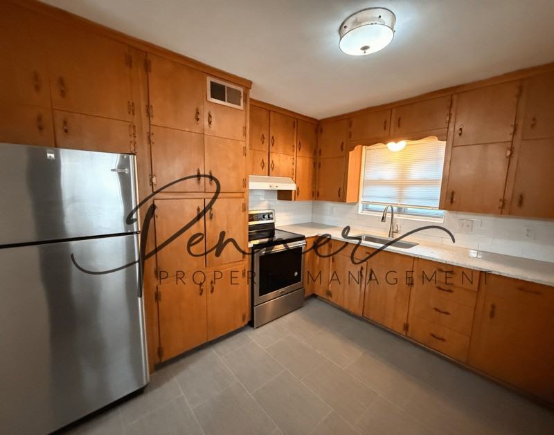 714 S Main St - Photo 3 of 9