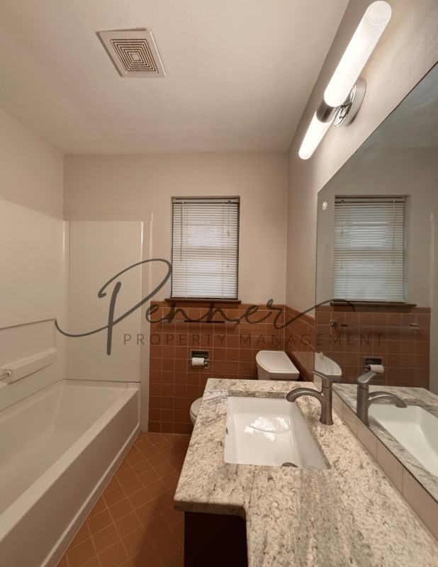 714 S Main St - Photo 6 of 9