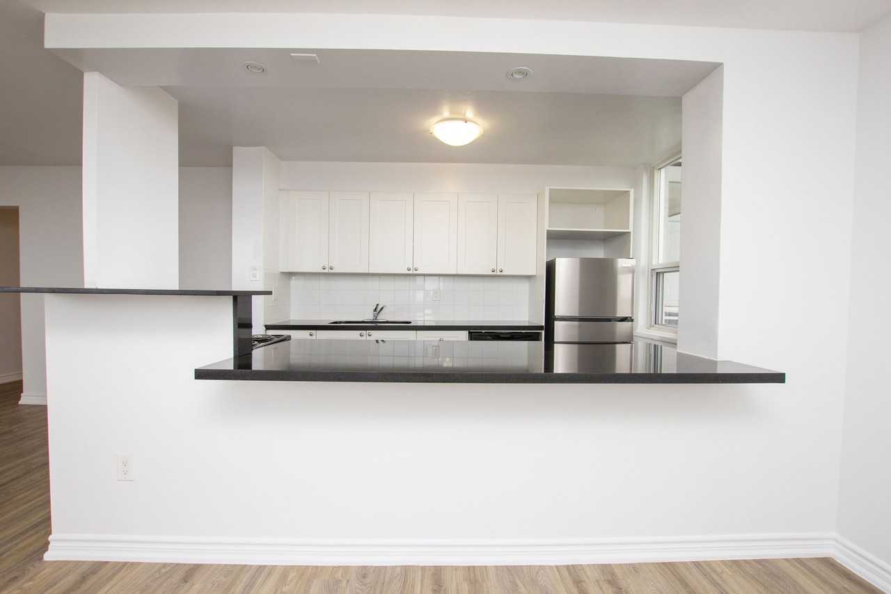 Dufresne Court Apartments - Photo 3 of 9