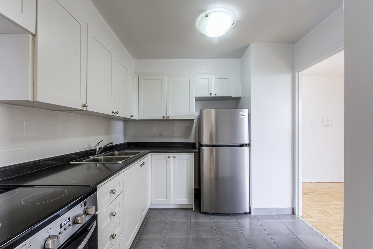 Dufresne Court Apartments - Photo 5 of 9