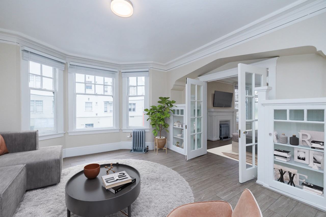 240 Grand - Photo 2 of 18