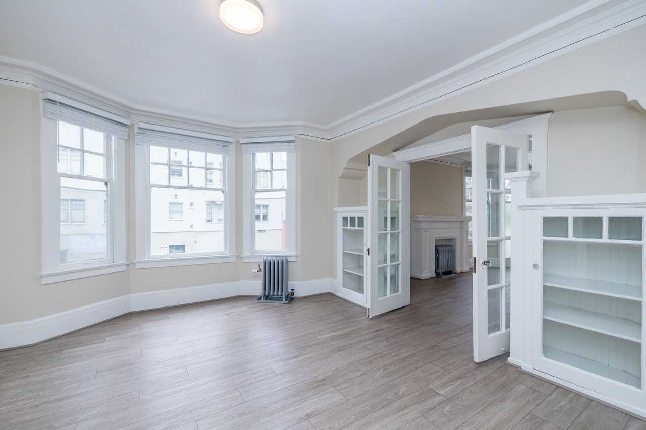 240 Grand - Photo 5 of 18