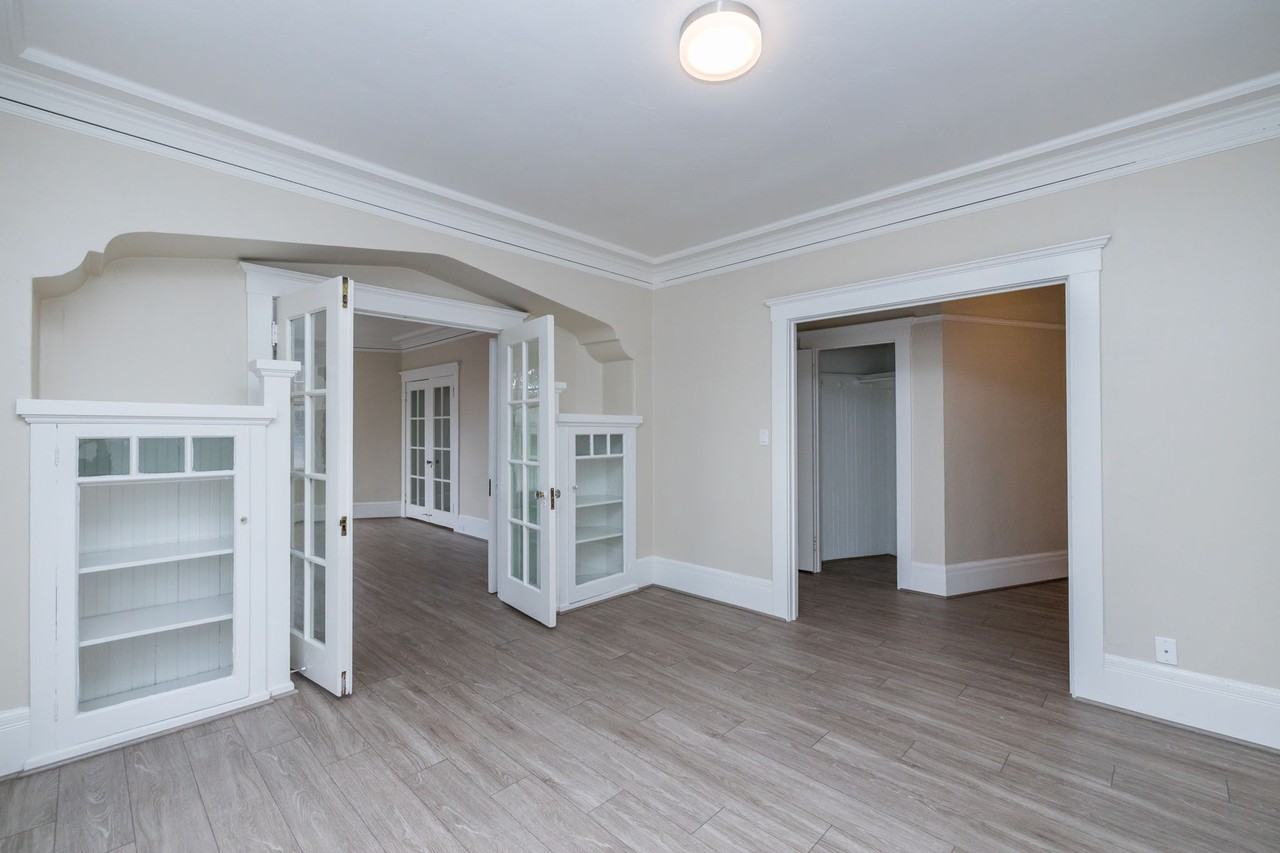 240 Grand - Photo 6 of 18