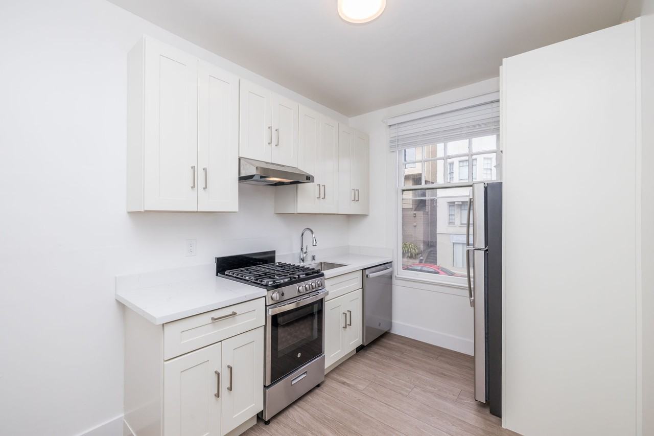 240 Grand - Photo 7 of 18