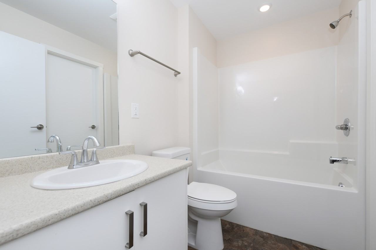 Hockley Apartments - Photo 7 of 8