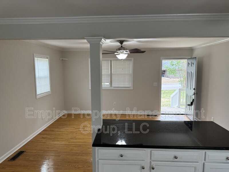 103 Yorkshire Dr - Photo 3 of 8