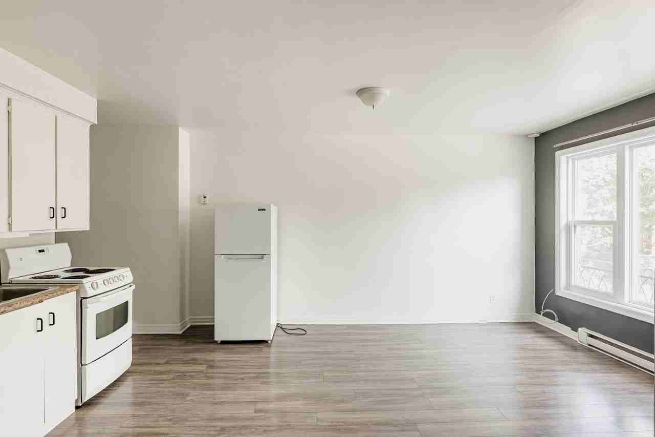 2215 Rosemont - Photo 3 of 17