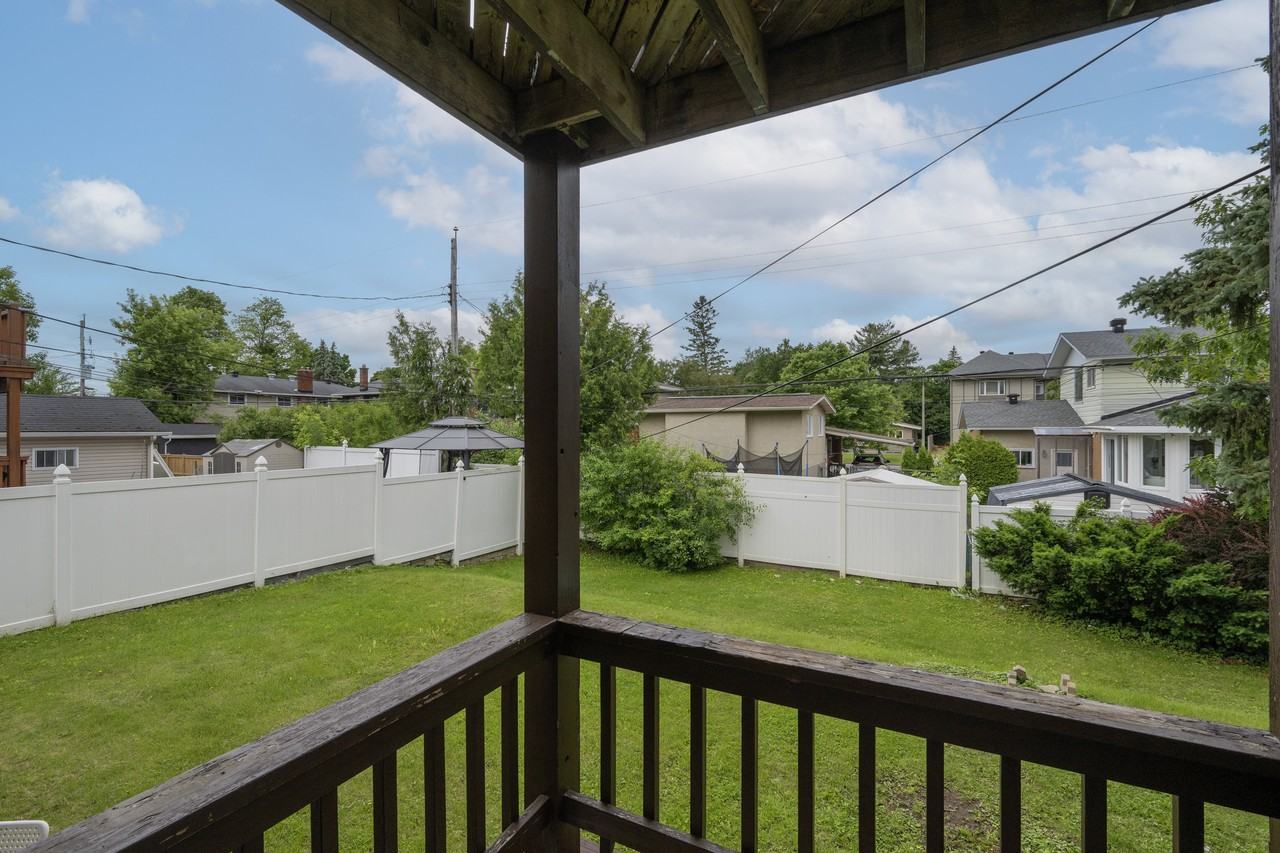 1670 Russell Rd - Photo 3 of 23