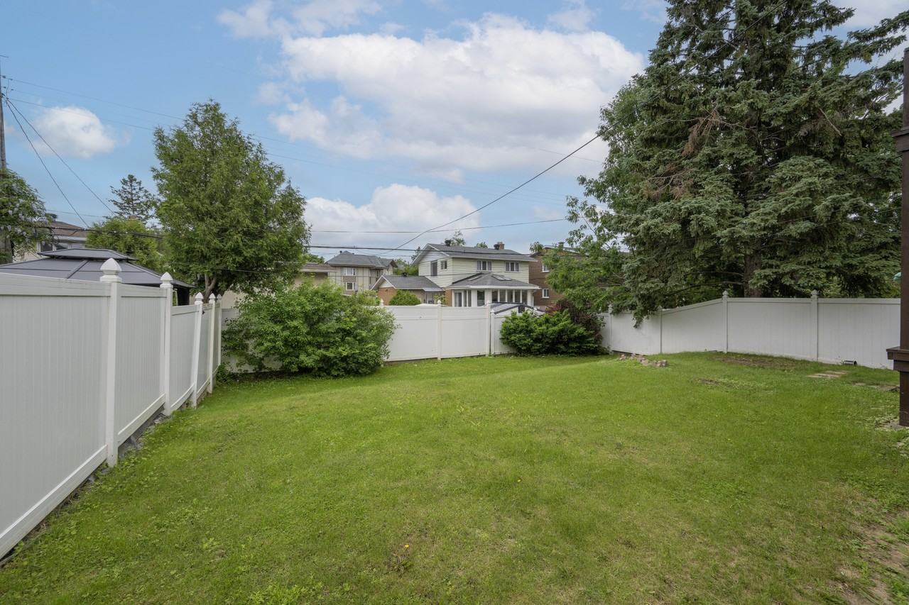 1670 Russell Rd - Photo 4 of 23