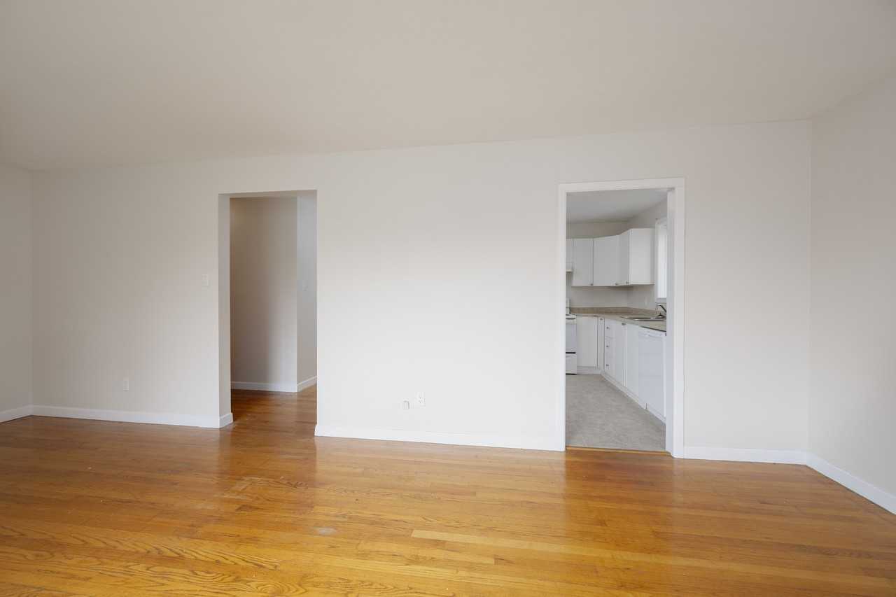 1670 Russell Rd - Photo 7 of 23