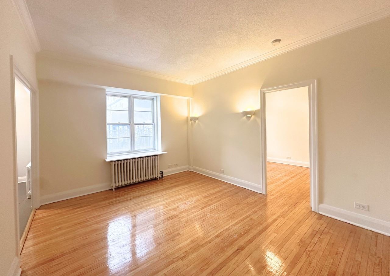 Du Maurier Apartments - Photo 2 of 8