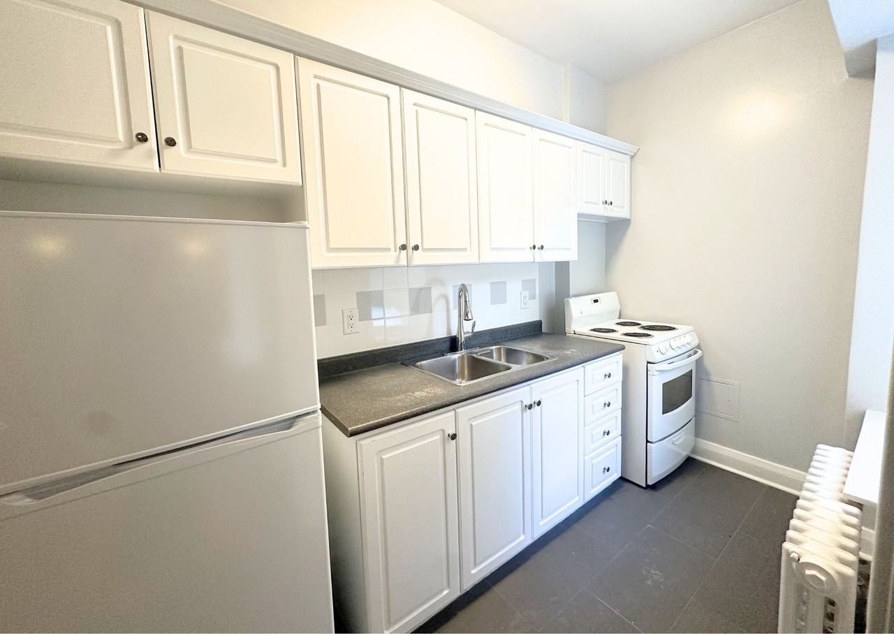 Du Maurier Apartments - Photo 5 of 8