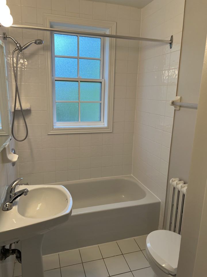 Crestview Apartments - Photo 6 of 10